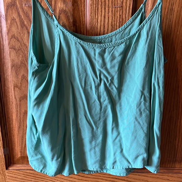 Green flowy spaghetti strap - Picture 2 of 3